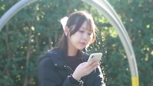 PYM-533 A girl on the street was so sexy that I kept staring at her, and she secretly gave me a handjob