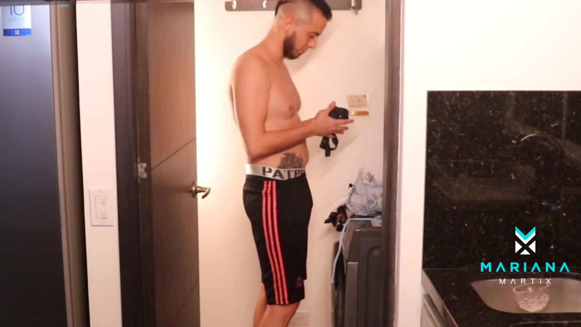 Mariana Martix - House Martix 1.0 Cap 3; I Fuck my Friend's Boyfriend while she Rests 2