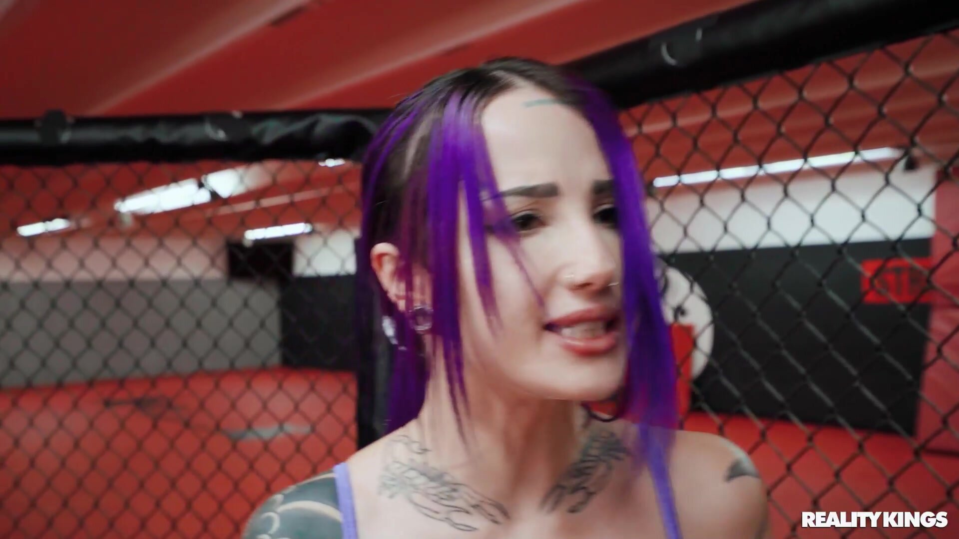 Sadie Pop & Valerica Steele - Gloves off, She Wants Your Box