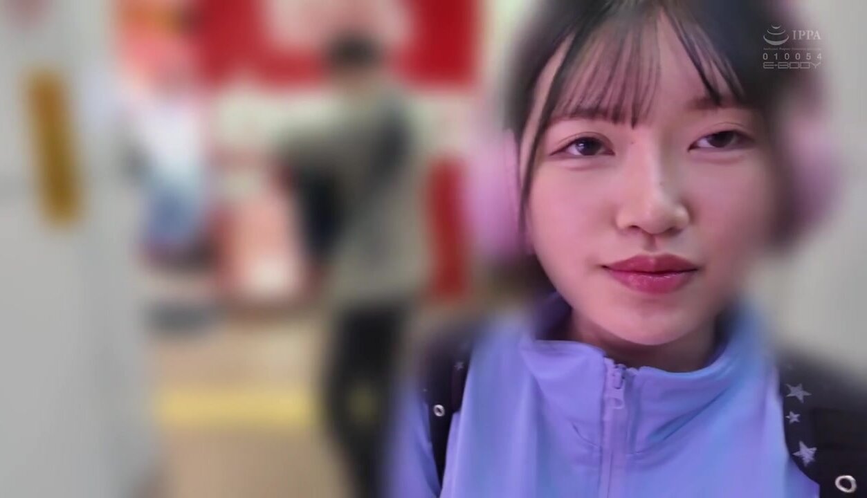 EBWH-275 Mizuki Nakayama, a beautiful professional gamer who was ranked in the top 8 in the nation for e-sports, reveals herself to be a cheating-level loli with G-cup breasts when she takes off her clothes. She makes her AV debut.