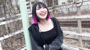 BEAF-184 Get high on these crazy gummy candies and go crazy with them! These crazy Dutch flying gummy candies are a hot topic in the Omori and Shinagawa areas these days. Momose-chan, 22 years old.