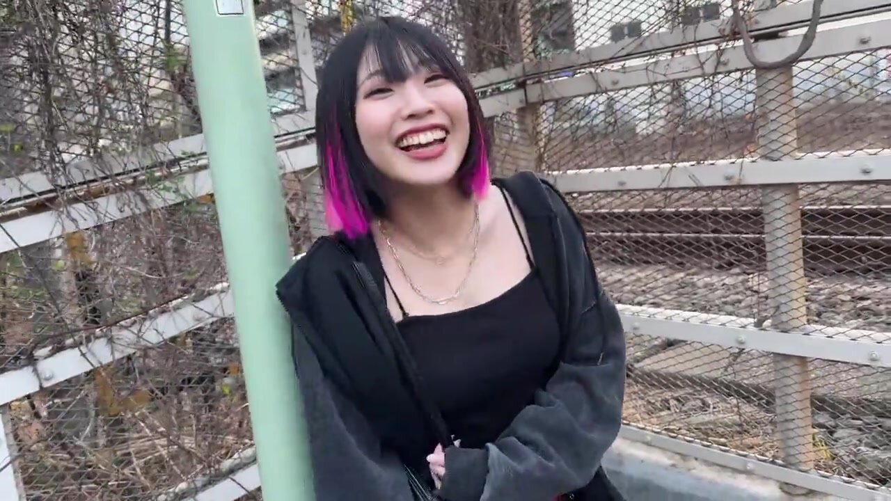 BEAF-184 Get high on these crazy gummy candies and go crazy with them! These crazy Dutch flying gummy candies are a hot topic in the Omori and Shinagawa areas these days. Momose-chan, 22 years old.
