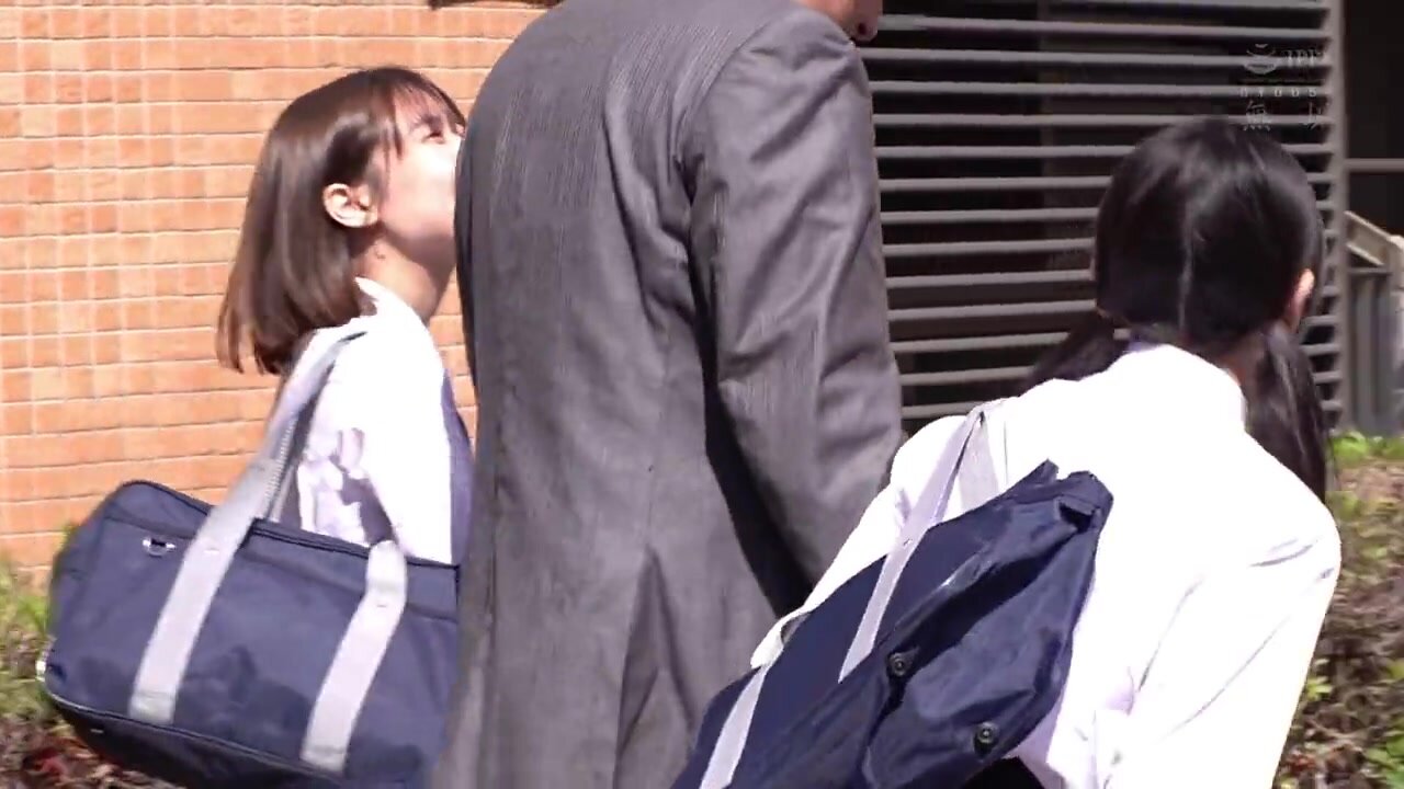 MUKD-558 I want to be sandwiched between two beautiful girls who are good friends. A perverted old man appears. He invites two students to his house, makes them wear lewd cosplay costumes, and has sex with them.