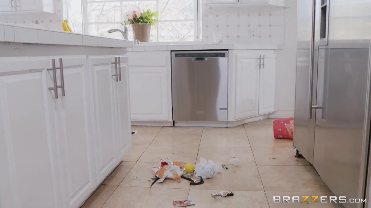 Ryan Keely Busty Housewife Satisfies Her Sexual Desires With Her Unruly Stepson