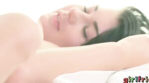 GirlFriends.XxX - Lucy Li, Carrie - Bananas