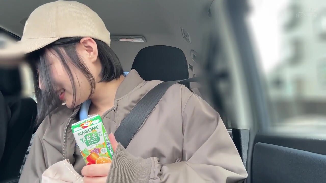 JERA-019 I was invited by Yumi Nijimura, a boyish part-time worker who loves older men... She swallowed my cum and creampied me many times with her blowjob technique that she has never shown to her boyfriend
