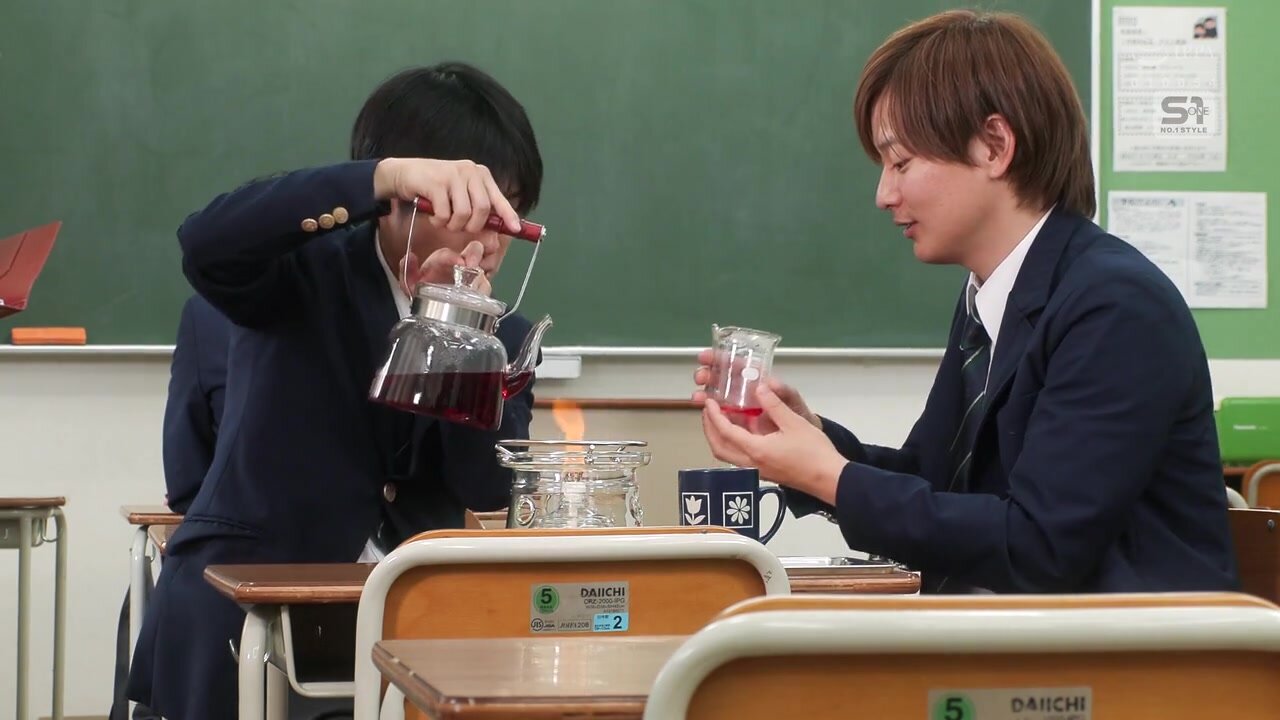 SONE-940 On the seventh day of giving aphrodisiacs to my teacher, who is close to my age, she turns into a horny female who craves her student's dick over and over again. Nanatsumori Riri