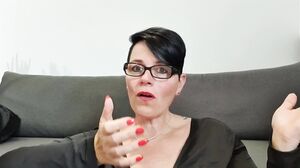 German cougar Molly uses butt pump system and dildo