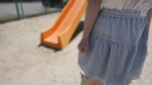 JUBE-034 A documentary of the sexual awakening of a popular and innocent girl in class who is seduced and trained by a creepy middle-aged man until she squirts and urinates. Fuwari Mashiro