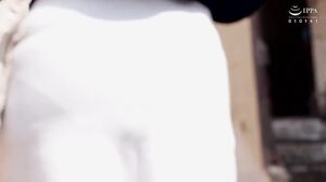 VEC-737 A beautiful wife with a beautiful ass who is worried about maintaining her figure does squat training that makes her ass muscles tremble, with no penetration allowed! She can't hold back and cums inside in the cowgirl position! She can't escape th