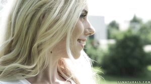 21 Sextury - 21 Naturals - Laying in the Grass - Nesty