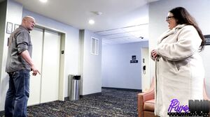 meeting a big booty stranger