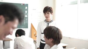 ROE-420 After the Graduation Ceremony... A Gangbang Visit to Show Gratitude and Hatred to the Female Teacher Who Taught Me Strictly Satsuki Kirioka