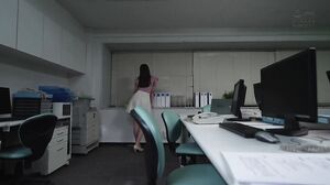 EBWH-289 If they find out... it's over. A big-breasted office lady's anonymous whistleblowing about company corruption is discovered, and she is hated, stripped naked, and violated. Hikari Ogura