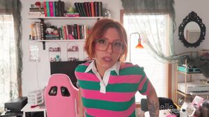 Elle Marz - Slutty Niece Needs Cameraman