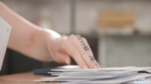 MomWantsToBreed - Paris Lincoln Rewarding The Man Of The House