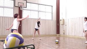 MIMK-252 He was supposed to have come to return something his sister had forgotten, but... in a live-action version, he finds himself sandwiched between two sisters who are horny after a long day of exercise, and ends up in a slutty 4P harem situation...!