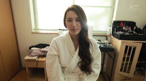 JUR-462 A numbing "sexiness" and a trembling "sexual desire." A newcomer, a beautiful and intelligent former receptionist and married woman, Ayaka Nanba, 40 years old, AV DEBUT