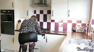 Summer Rose - The Good Housewife