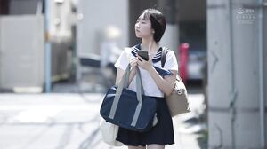 CAWD-895 The fate of a short-haired schoolgirl who was covered in sweat and semen by a middle-aged man in her neighbor's trash room and impregnated with 51 consecutive creampies without pulling out. Kawaii transfer, creampie debut, Itoi Ruka