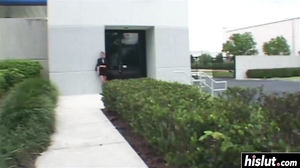 Busty hottie knows what guys like