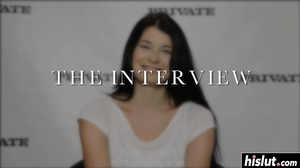 Sexy babe gets her shaved cunt banged