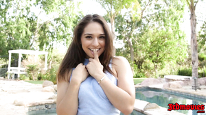 Brunette Sara Luvv Gets Her Pussy Stretched