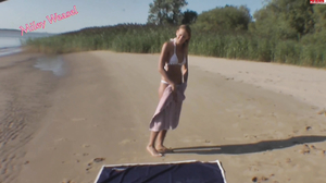 Weasel Miley Geiles Beachgirl am Wasser gefickt