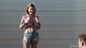 GapeLand - Heidi Van - Horny Pin-Up