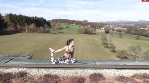 Es wusste sofort was er zu tun hatte und steckte