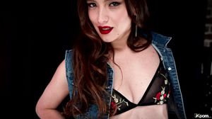 Izzy Lush - Living The Lush Life