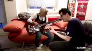 Musiklehrer Fickt Eigene Schuelerin Nach Der Probe