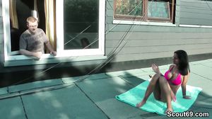 Tochter Der Nachcbarn Beim Sonnen Erwischt Und Gefickt