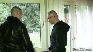 Notgeile Milf Bezahlt Den Fensterputzer Mit Einem Fick