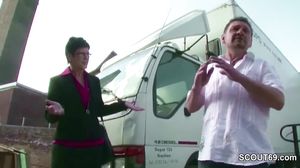 Notgeile Mutti Laesst Sich Auf Arbeit Von Fremden Ficke