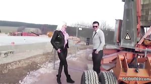 Notgeiles Teeny Mit Monster Titten Outdoor Auf Baustell