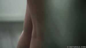 21Naturals - Polishing The Hardware - Liz Heaven