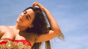 Anastasia Rose goes for golden shower feeling