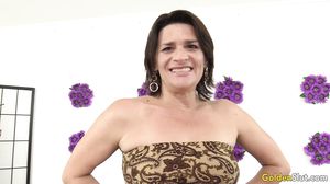 Michele Marks - Mature Lady Pleases Herself - GoldenSlu