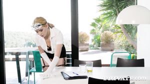 Mia Navarro - Dedicated servant