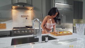 Alura Jenson & Aaliyah Hadid - Stepmoms Need Loving