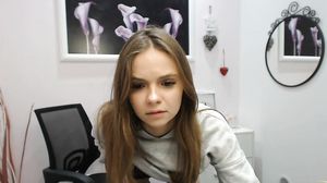 Warm Brunette Webslut Fingering Wet Sweet Twat