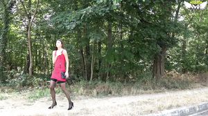 Lina - Walking the streets