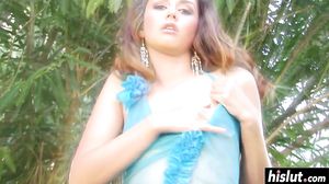 Fucking outdoors makes her moan loudly