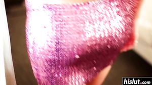 Samantha likes to finger her wet cunt