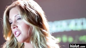 Amazing girls lick each other’s pussies