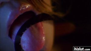 Solo hottie pleases her wet pussy