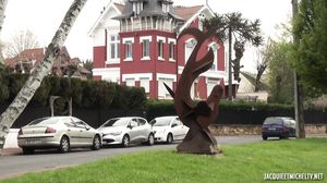 Tattooed babe gets her cunt