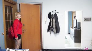 Big Tits Step Mom Mary Caught Son Masturbate and Finish