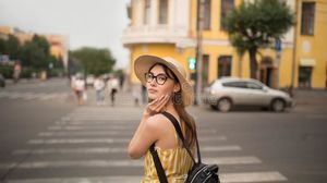 Leah Lee - A Super Hot Chick On This Bang Bus